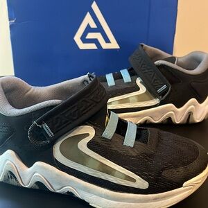 Kids Giannis Immortality 2 Basketball Sneakers Size 3